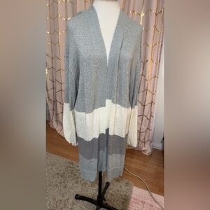 mudpie Gray and White Long-Sleeved Long-Length Sweater One Size